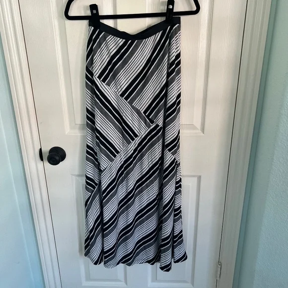 bobeau Skirts Nwt Bobeau Striped Maxi Skirt Black And White M